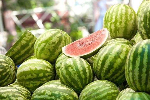 吃瓜卖水果视频,短视频带你领略吃瓜卖果的趣味时光