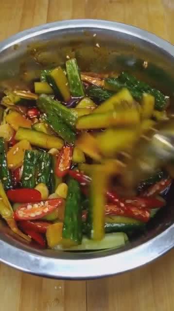 小瓜如何做饭菜吃视频,跟随视频学做美味佳肴