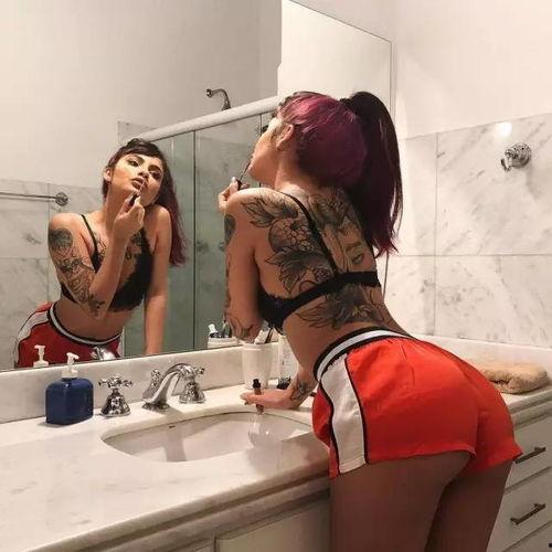 吃瓜纹身妹视频被传,揭秘背后故事